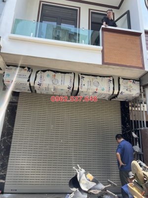 Đây là một số hình ảnh kĩ thuật của chúng tôi đang lắp cửa